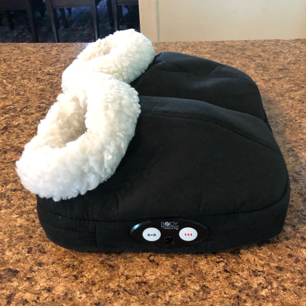Body Innovations Soothing Foot Warmer with vibration